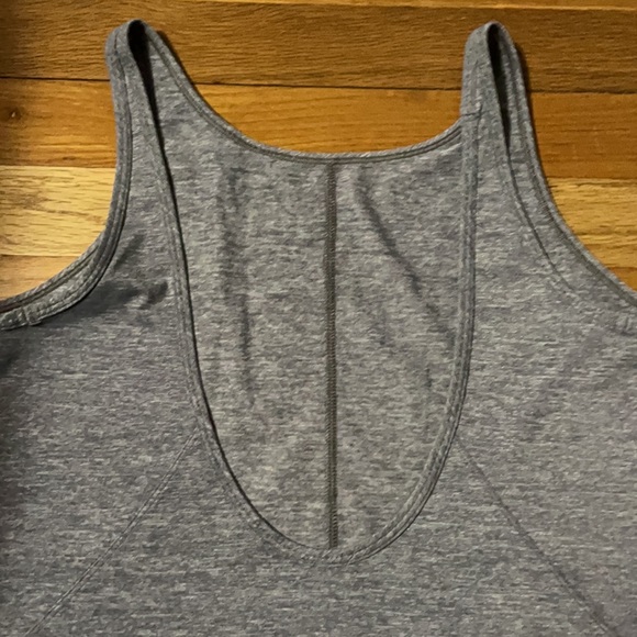 Lululemon tank - Picture 4 of 4